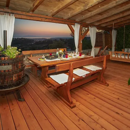 Mora Villa